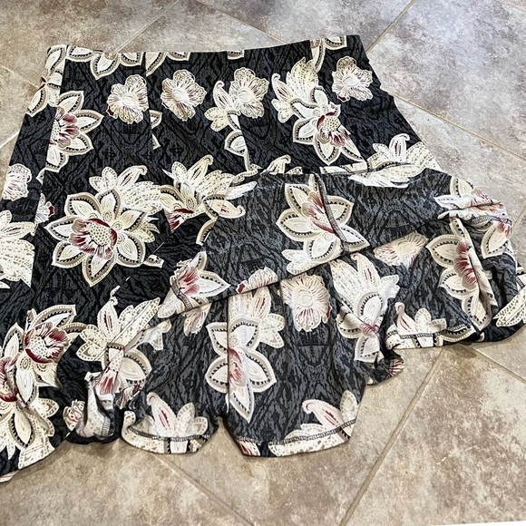 NWT New York Clothing Company Floral Pull On A Line Mini Skirt XL Stretchy - Picture 3 of 10